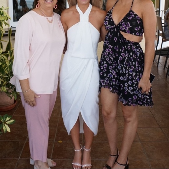 White dress - Picture 1 of 2